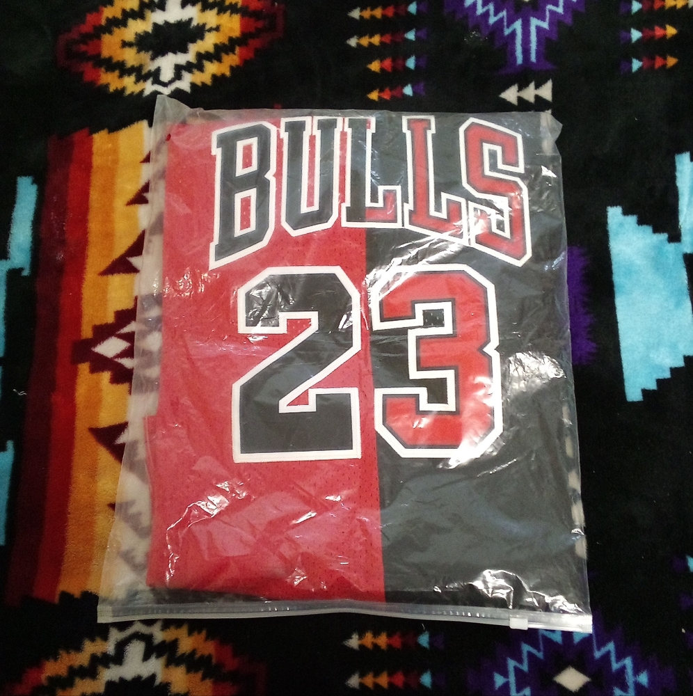 Mitchell & Ness Chicago Bulls Michael Jordan #23 Two-Tone Jersey Red & Black 2XL